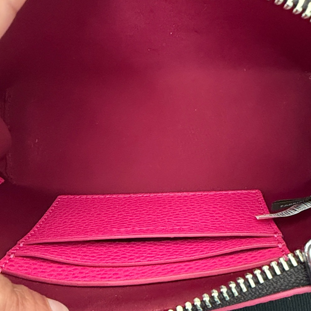 🔥 MARC JACOBS Small Crossbody Pouch | BOLD Fuchsia Pebbled Leather | NWT - Picture 4 of 4